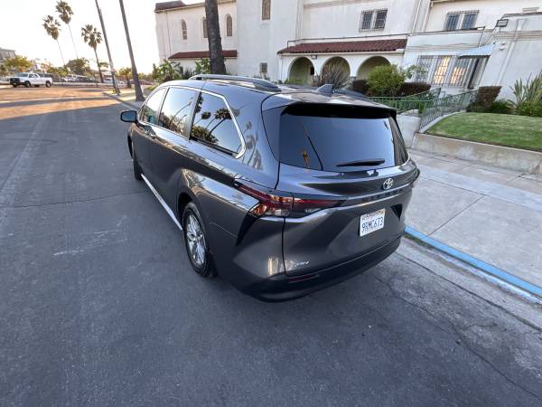 2025 Toyota SIENNA